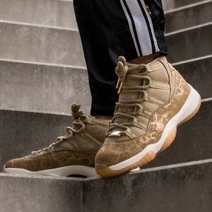 NIKE WMNS AIR JORDAN 11 RETRO olive lux